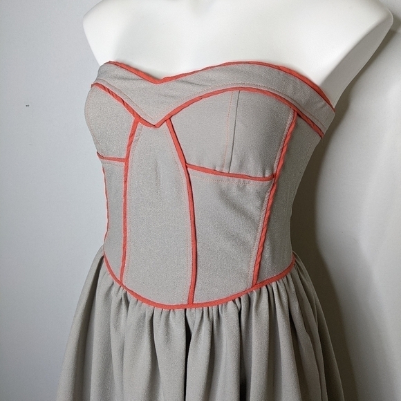 ✨3/$15  Bar lll grey peach strapless dress M - Picture 2 of 7